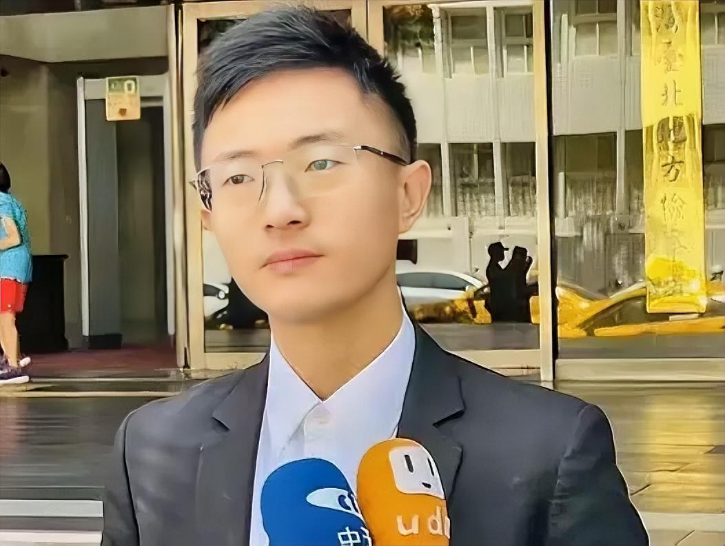 7月4日，台湾新党台北市议员侯汉廷说：所有台湾人都应该支持两岸和平统一。统一后我