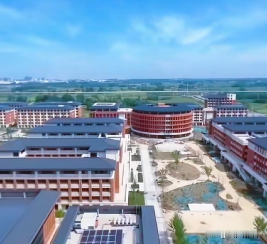 寿县新开办的高中，民间已经给出简单明了的称呼:新桥一中
2026年，对于寿县高中