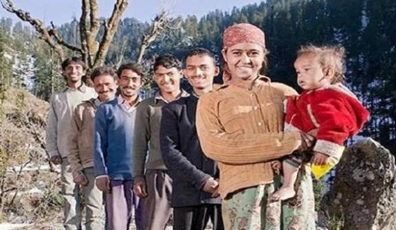 印度“一妻多夫”该如何生活？妻子苦不堪言：和五兄弟轮流过夜，一点都不幸福，每天快