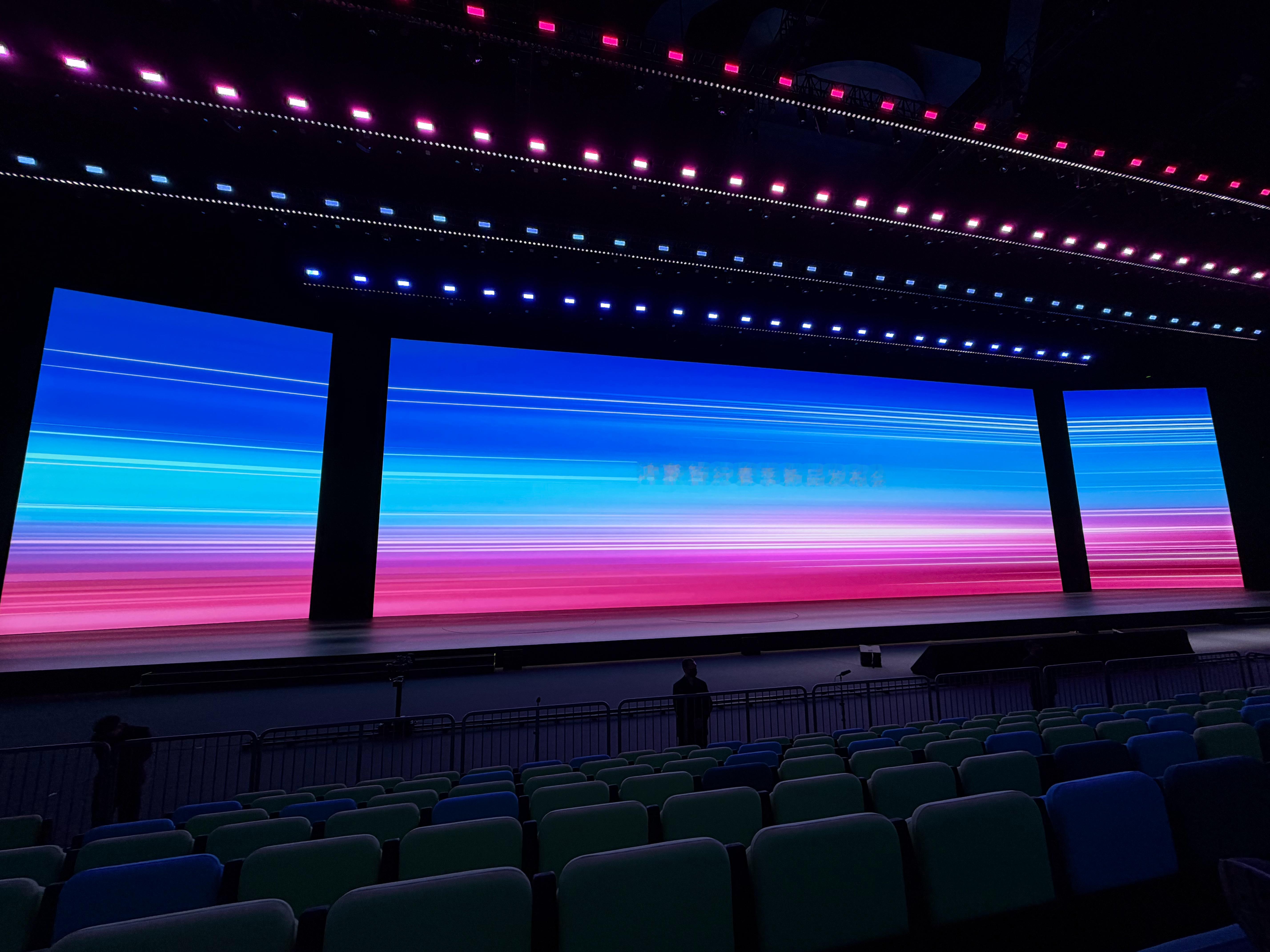 今晚又是鸿蒙智行的狂轰乱炸：尚界z7 和问界m6 的正式上市，这俩车基本也是提前