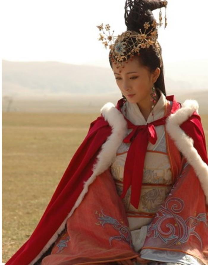 “王昭君：汉代顶流“外交形象总监”——和亲不是悲情退场，是主动接下一份高危KPI