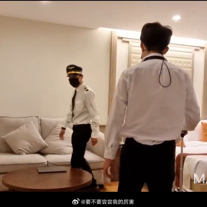 Bl🍚工作结束立马就邀请同事回家参观新买的大乐高 