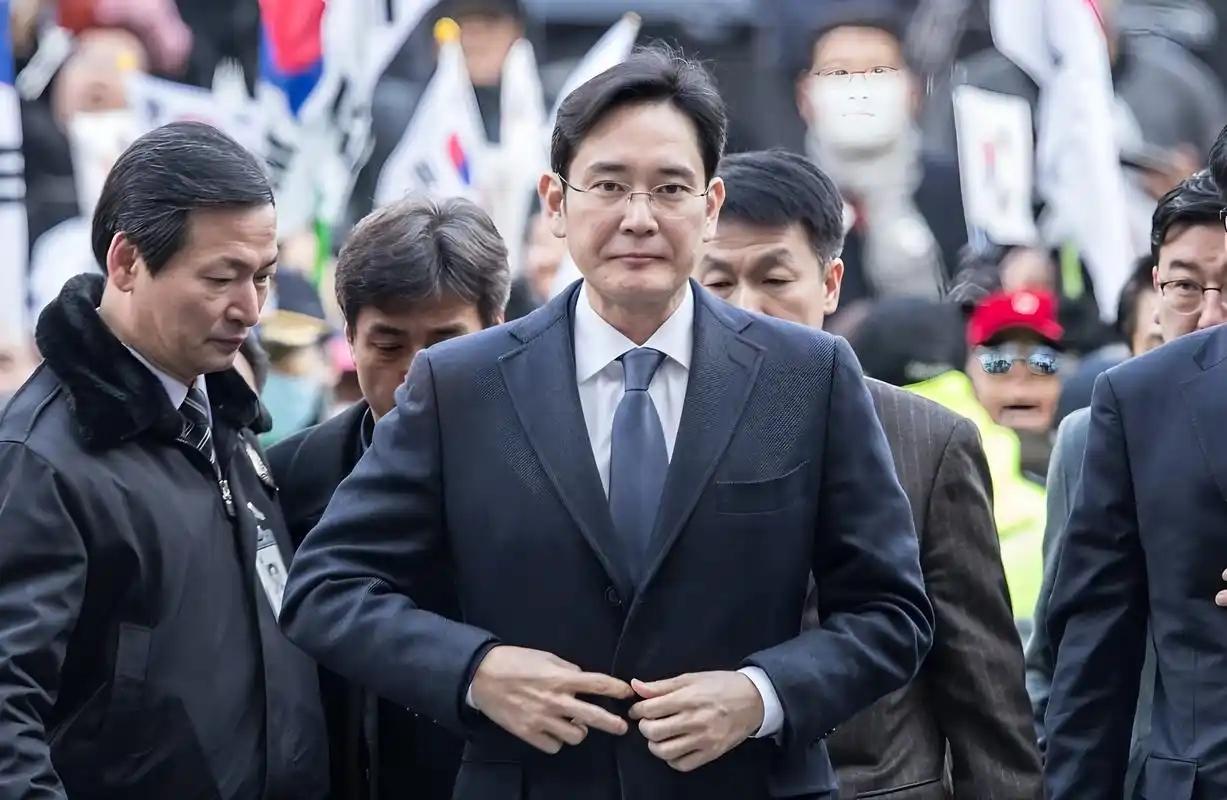 韩国总统频频入狱，财阀却屹立75年不倒，真相可能比很多人想得更深：表面上是财阀控