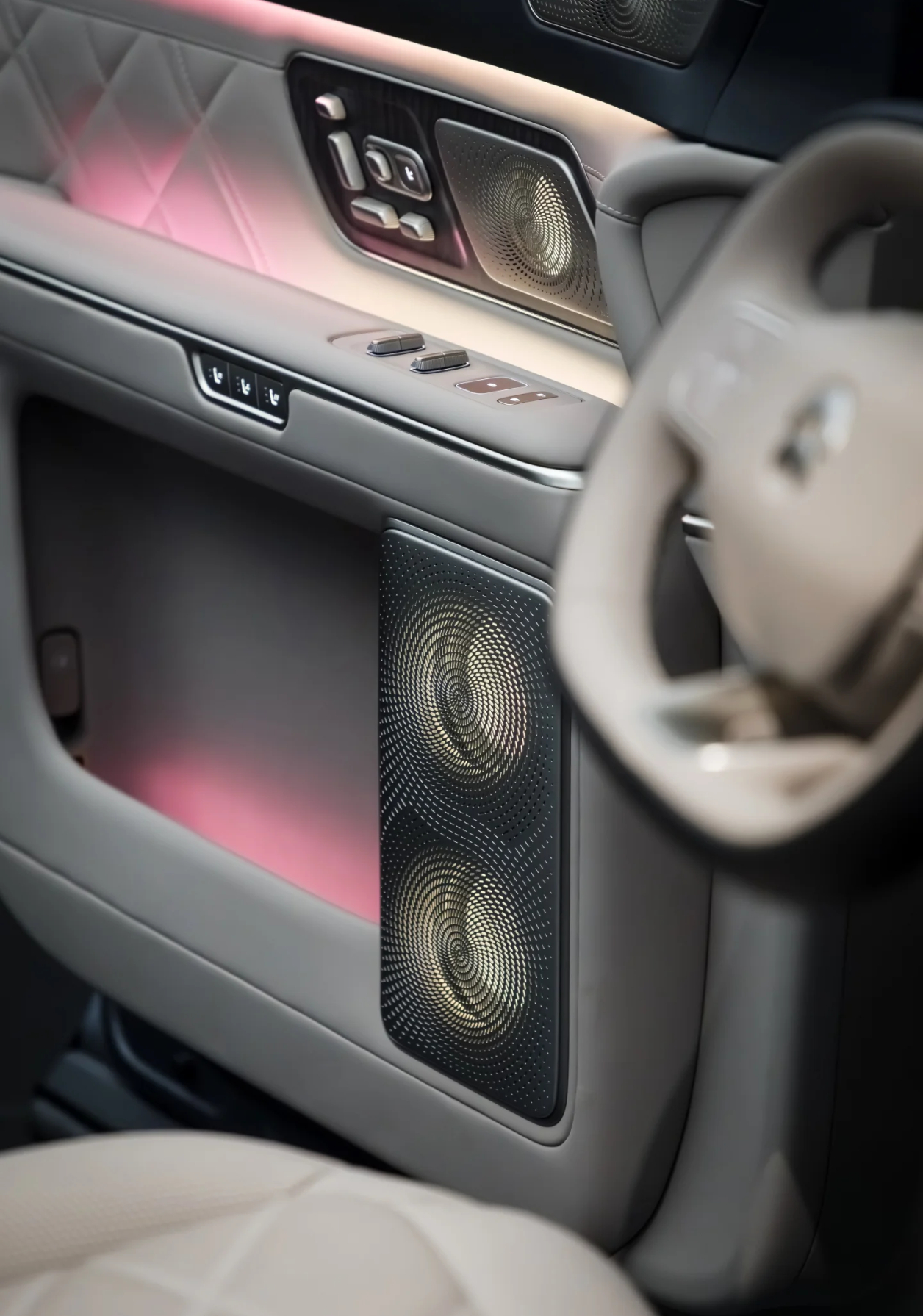 有些高端油车的外观相当经典好看，国内新势力高端电车的外观很难超越它们，甚至也有些