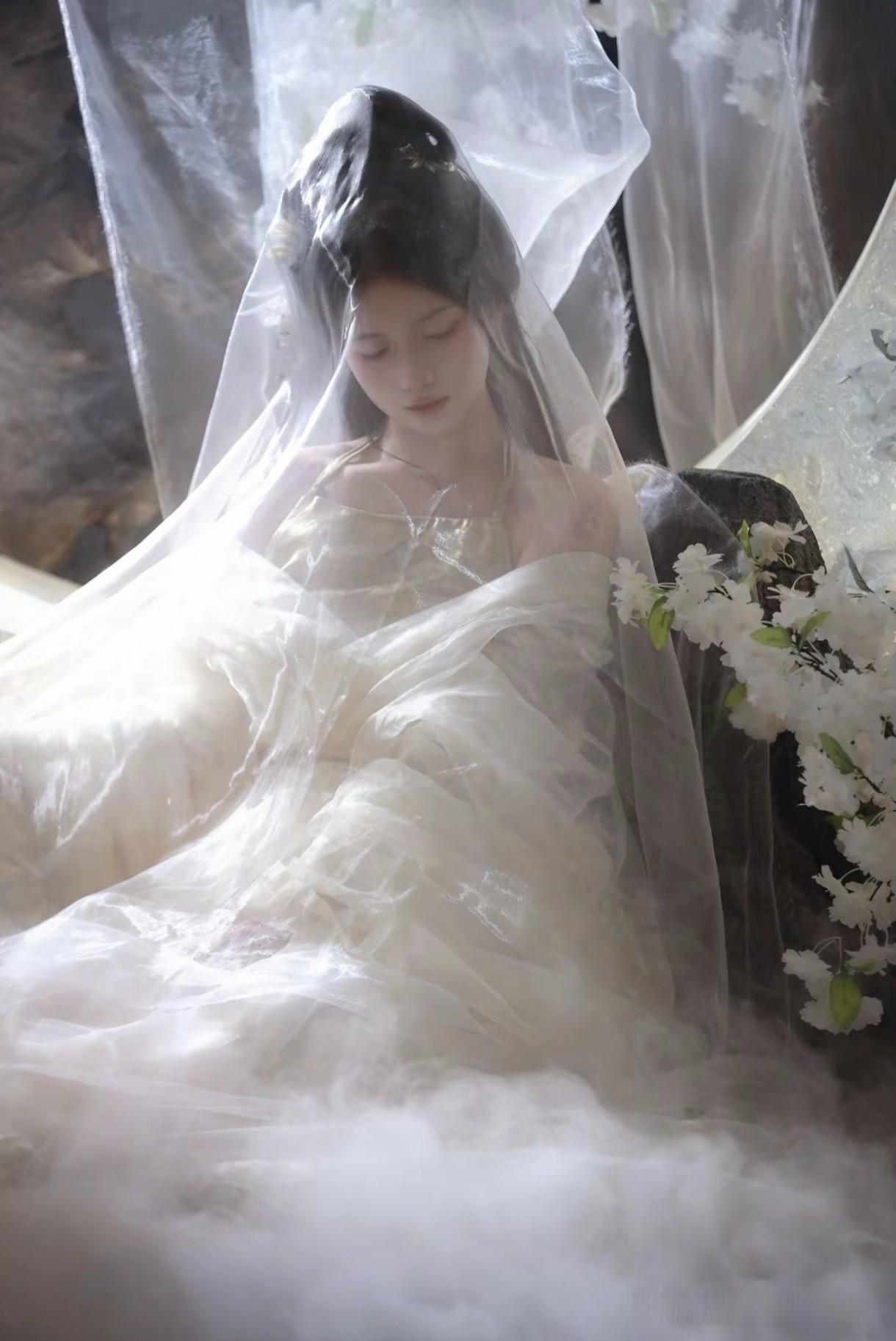 轻纱遮面，如梦似幻，仙气飘飘的仙女姐姐，美到让人移不开眼啦！仙气系美人 宛若仙女