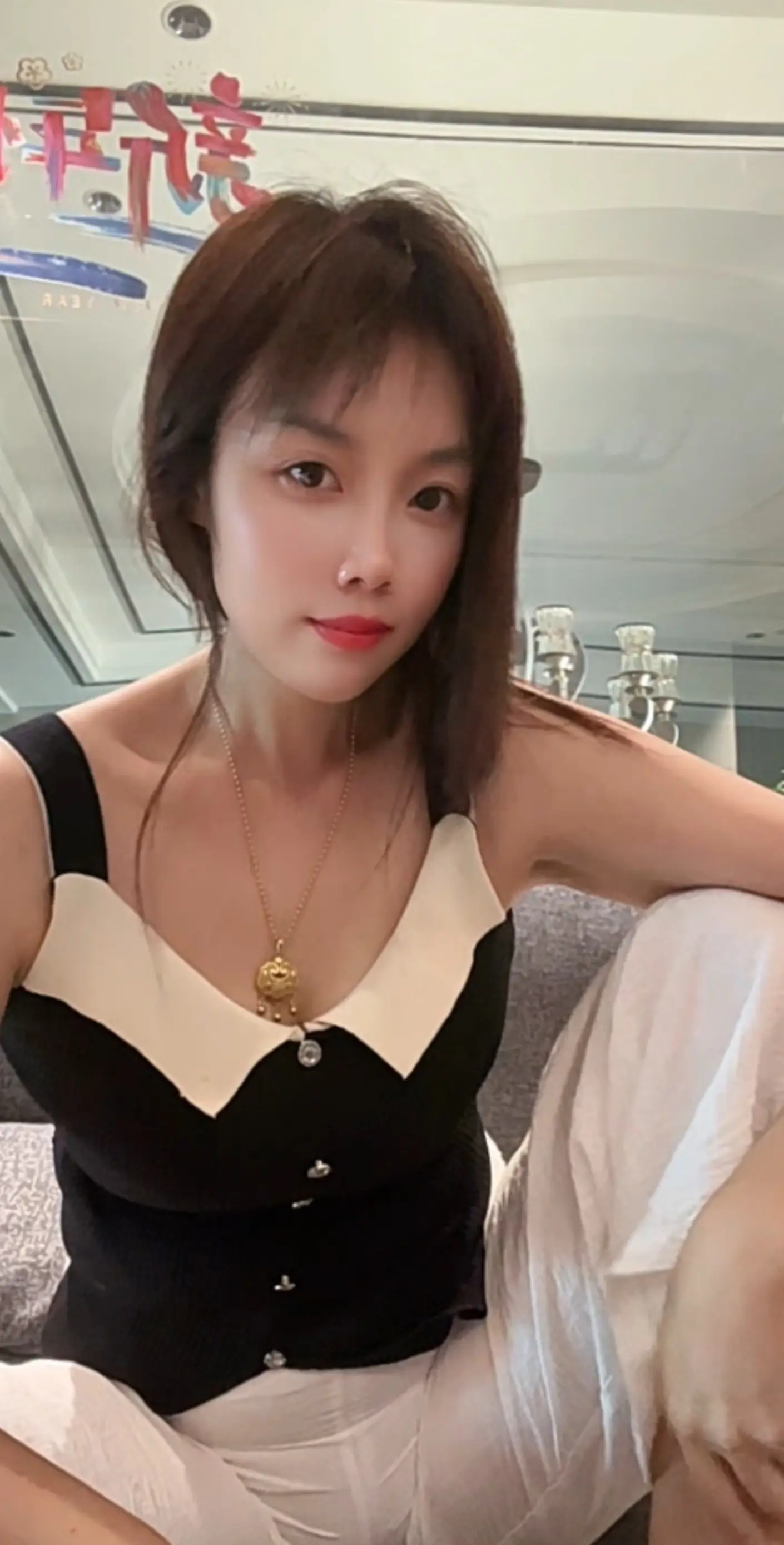 情绪低落的时候，谁也不想联系，独自一人躺在床上，不停的刷着，感动着别人...
