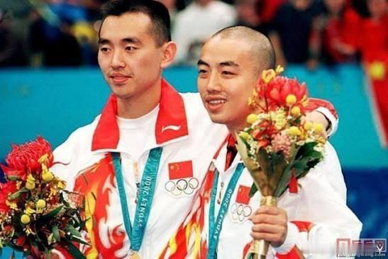 呙凉自己有奥运会男双金而且是5枚男双金里唯一的一枚双右手男双金他能不知道男双到底