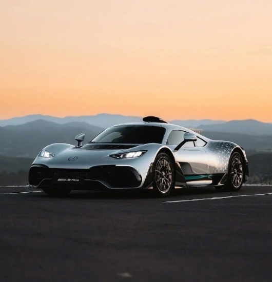 1063马力狂轰+2.9 秒破百，352km/h极速直抵赛道灵魂！源自F1冠军赛