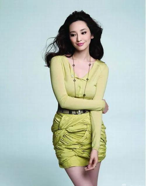 东方美人吴佩慈惊艳写真，身姿卓越，风情万种！
