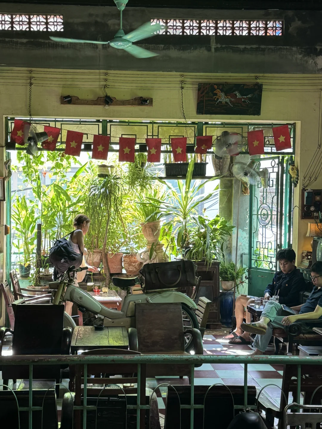 🇻🇳岘港丨谁能拒绝这么多绿植的咖啡店！🌿