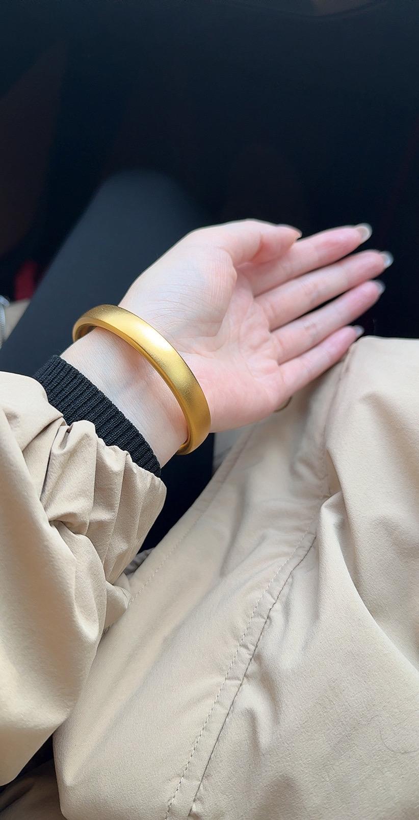 这个镯子明明在我的相册里🧐