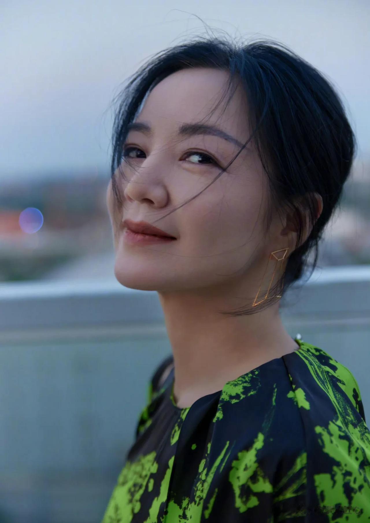 知名主持人阿雅，太硬气了！

7月5日，就在大小S躲起来不敢出面时，阿雅晒出了一