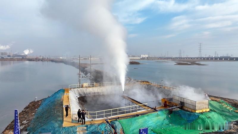 东营地下4000米发现沸腾热水库 家人们，山东东营有大发现！1月9日，山东省政府