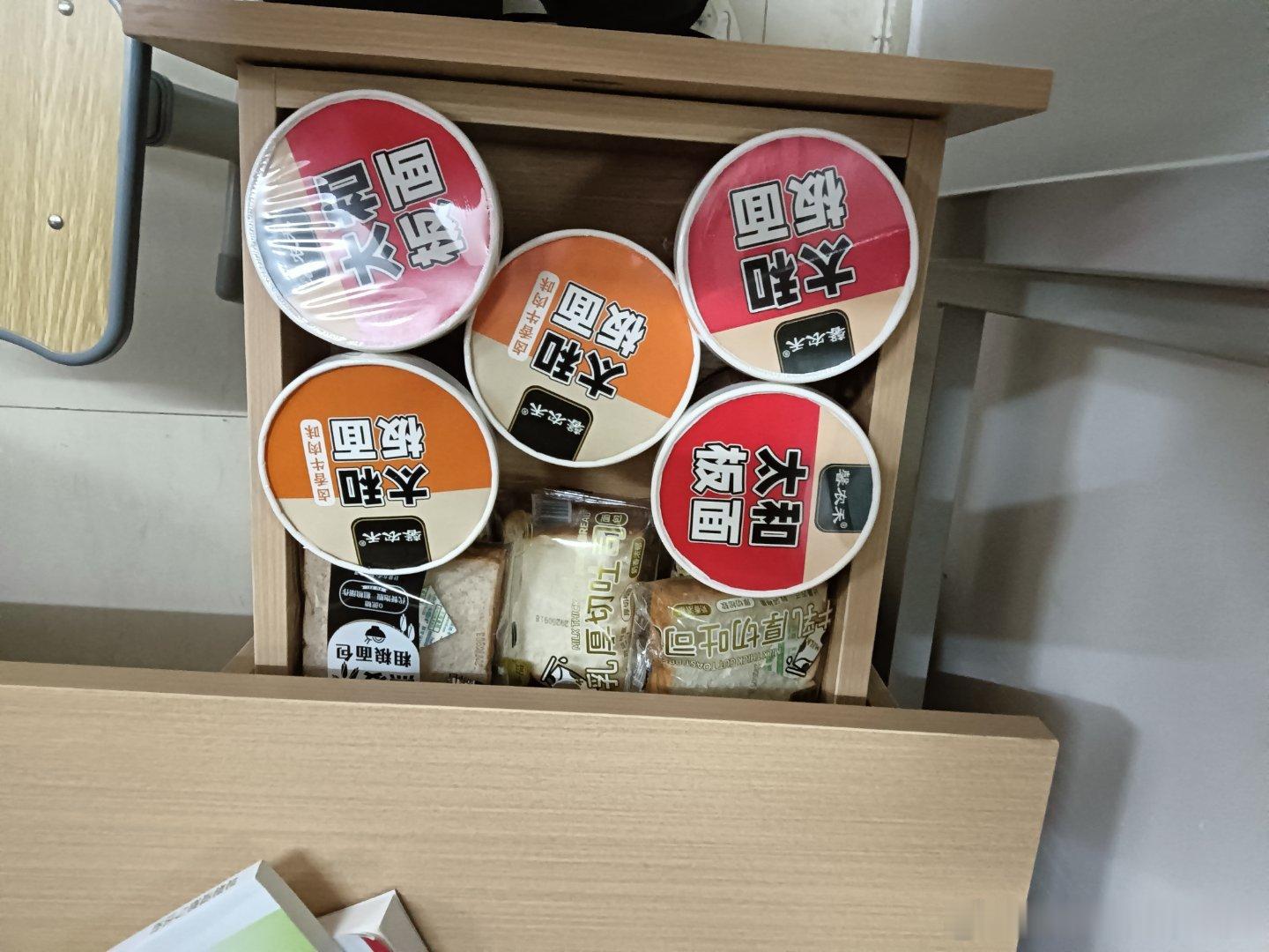 孩子的柜子也是真的塞满了 ​​​