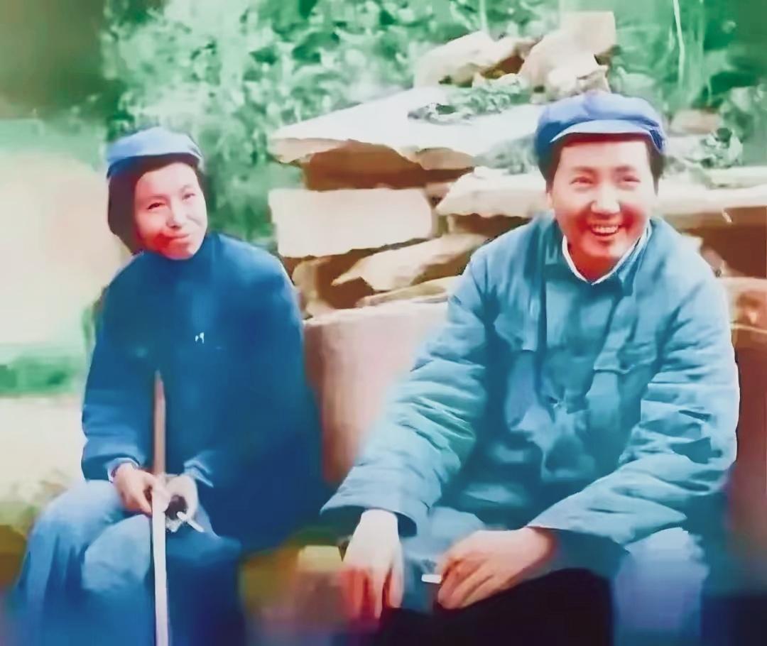 那年，胡宗南奉命率二十万大军闪击延安，毛主席不慌不忙，率少许部队牵着胡宗南的鼻子