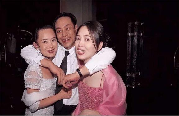 一位婚恋专家直言：“如果你搞不定年轻女人，那是你没有经济实力，如果你搞不定中年女