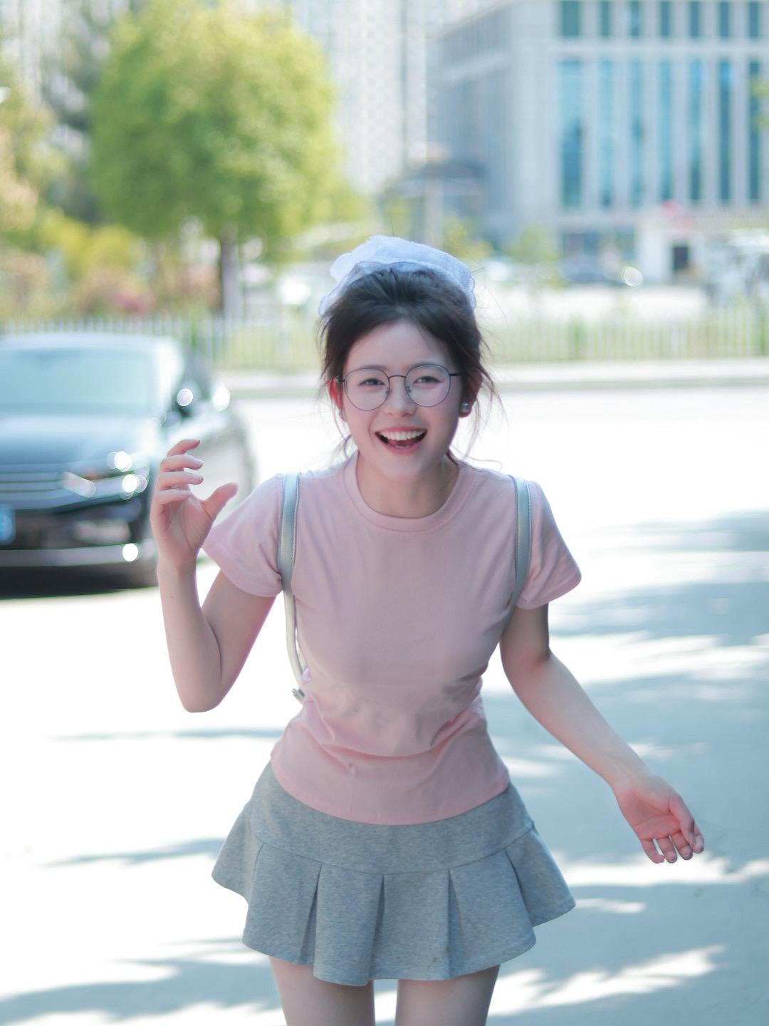 oi小鬼天气有点火热呀。