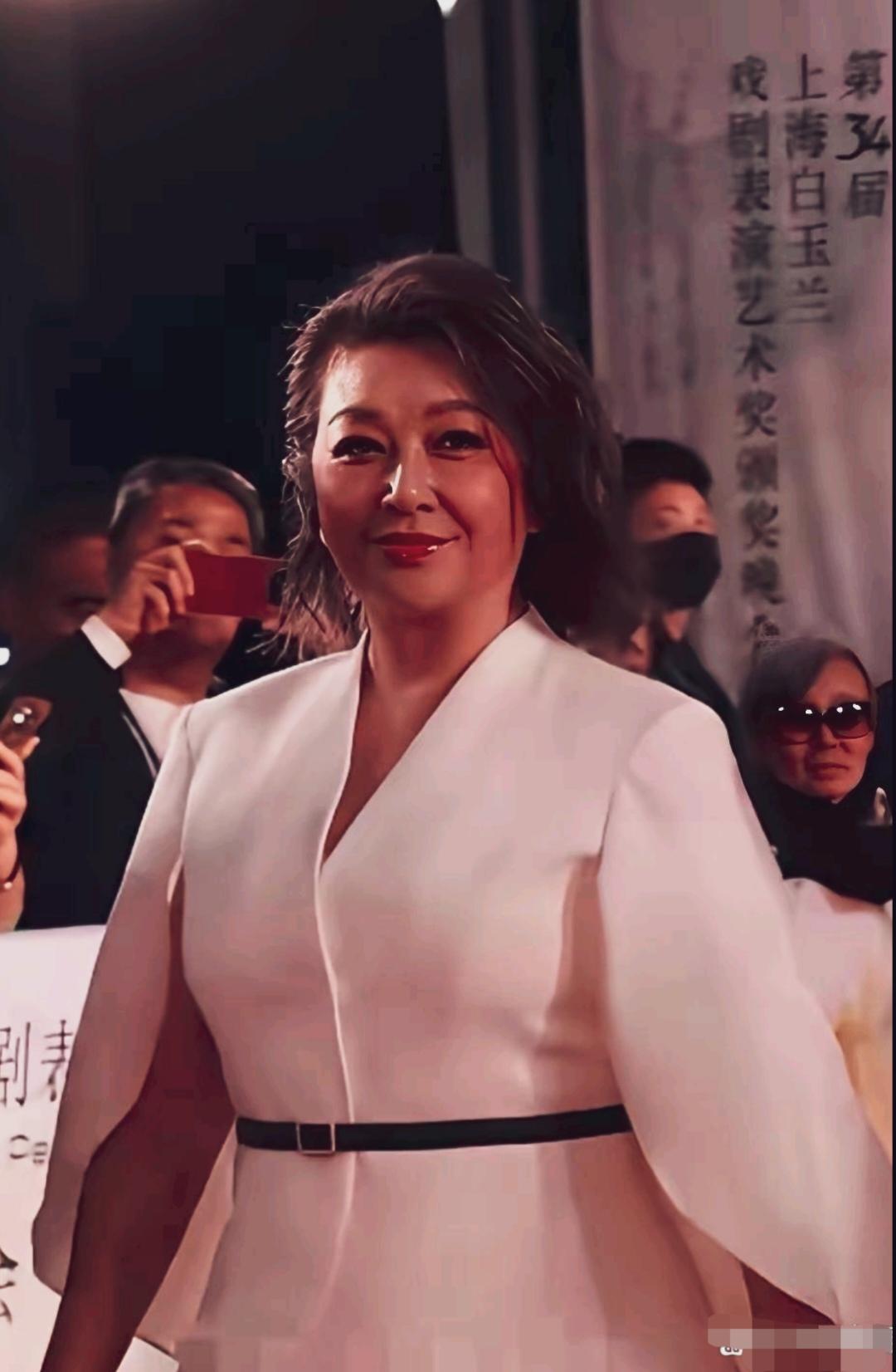 这是衣服的问题，还是身材发福的原因，怎么显得这么壮实！
