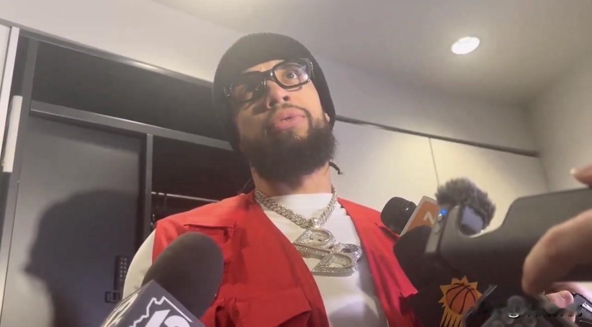 笑死了，狄龙对自己的技术犯规还是蛮有自知之明的，[笑哭]

今天，狄龙在赛后接受