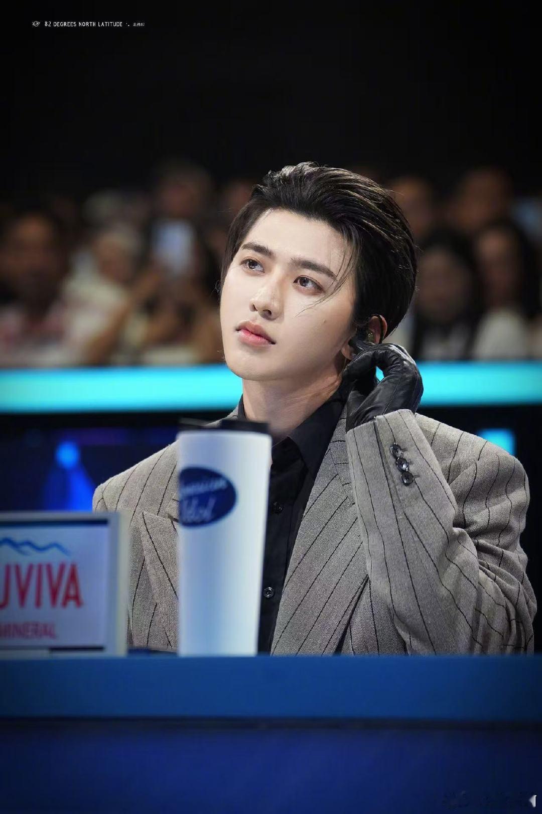 蔡徐坤PD纯元的杀伤力 导师台C位DNA狠狠动了！被印尼国宝级导师连发夸赞，侧拍