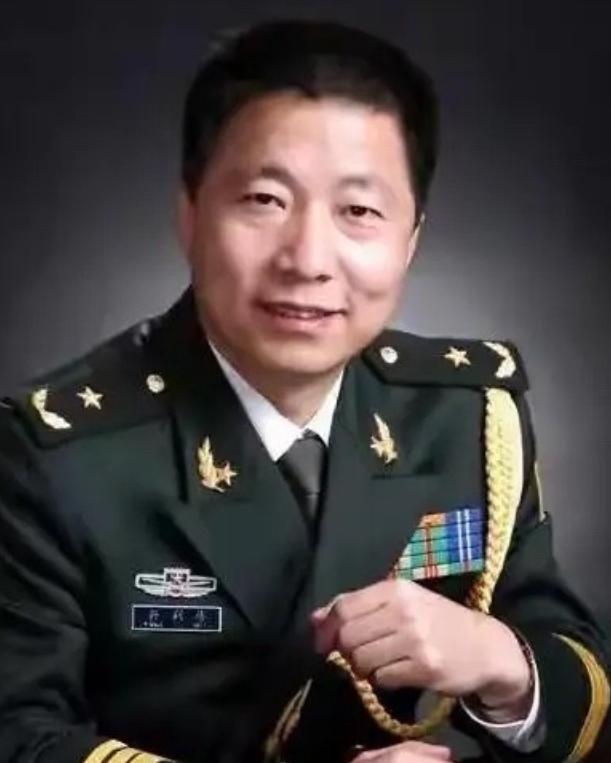 杨利伟退休待遇揭秘：没有巨额奖金，只有“终身金钟罩”2003年10月15日，杨利