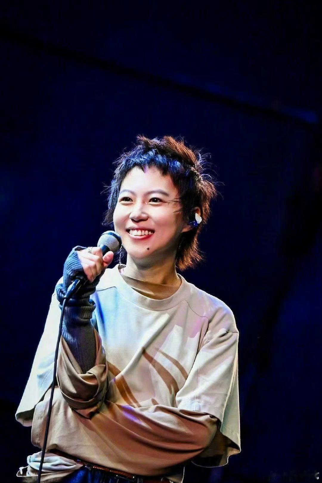 窦靖童坦言从未和王菲拌嘴，母女相处温馨又治愈，这般松弛的亲情太让人羡慕啦窦靖童曾