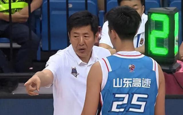 不出意外，山东高速预定三连败。
上一轮战吉林，山东高速全队仅10次助攻，而吉林队