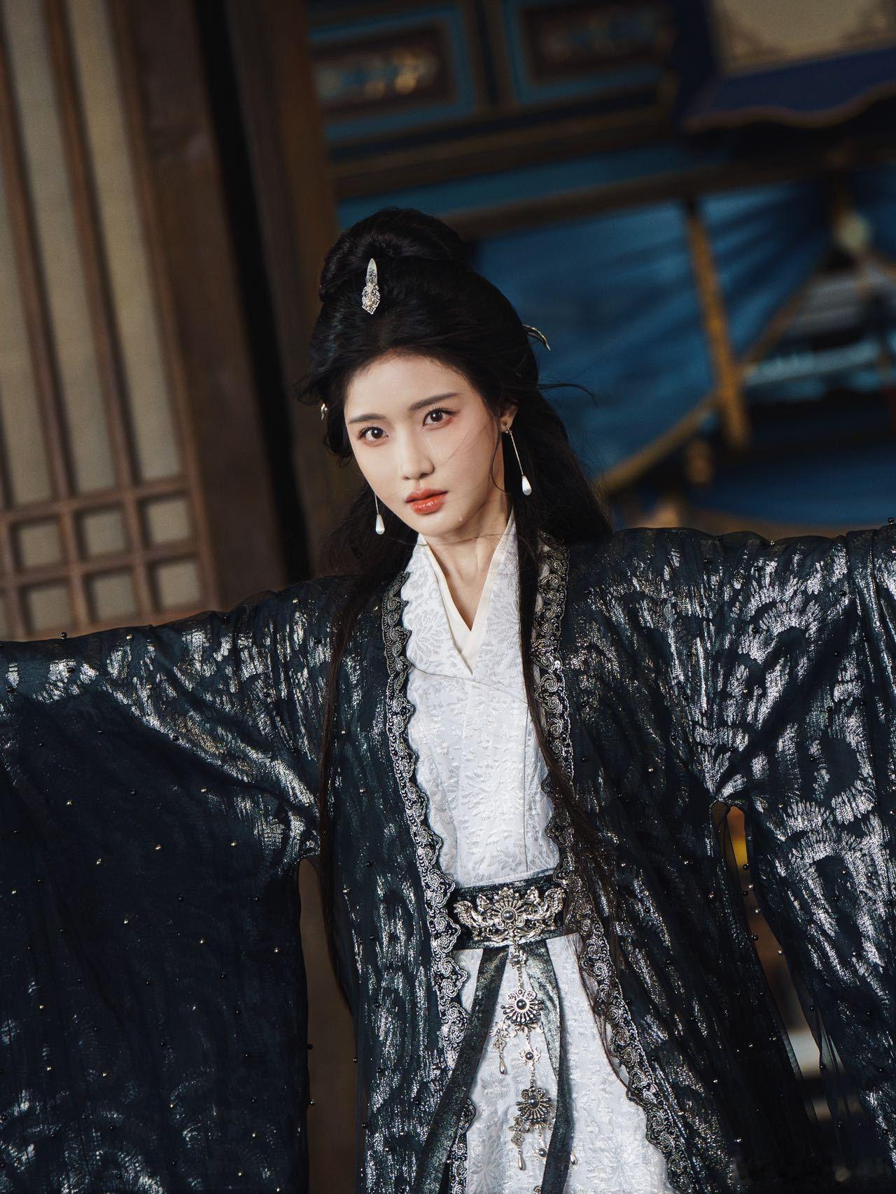 陈意涵疯批女王这就来了 陈意涵带着疯批女王的气场杀来啦！“若这天不容我，我便逆了