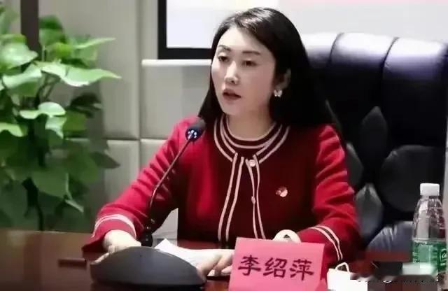 连续两年撩骚没被人发现是一种怎样的体验？

刚看完菏泽市纪委挂职干部杨某在妻子怀