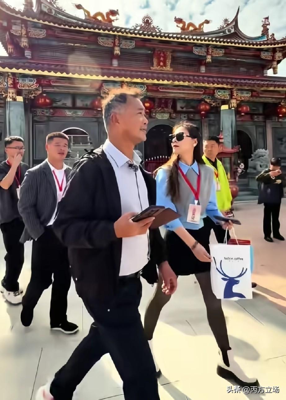 沈巍老师身上毛病确实不少，这个不替他遮掩。可要说他是个真正的读书人，估计没几个人