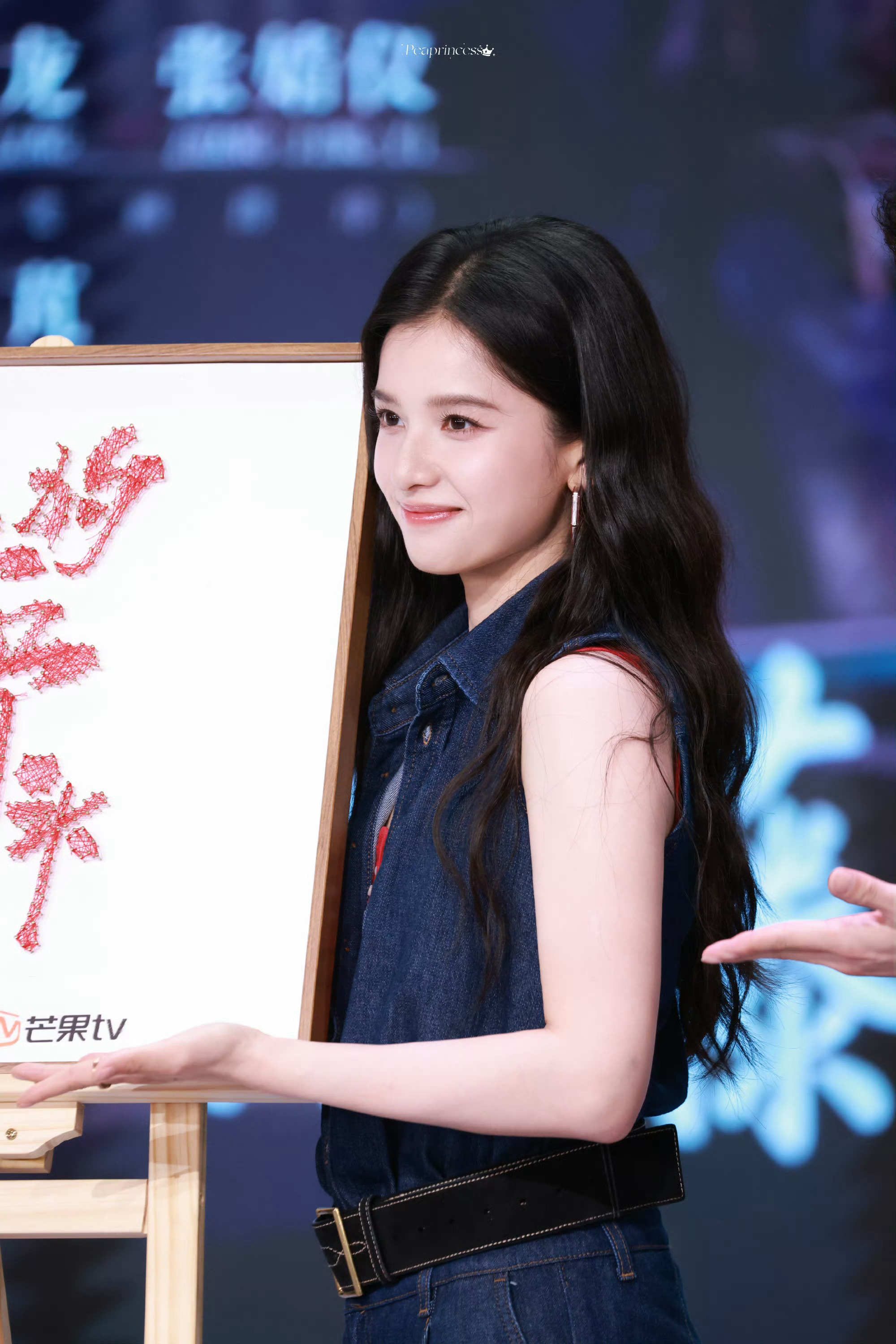 张婧仪张婧仪苗靖 zjy张婧仪野狗骨头 "没有横空出世的运气,只有不为人知的努力