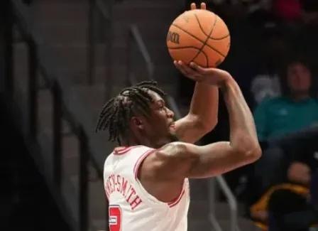 电风扇彻底报废了！拿着千万年薪却沦为球队边缘人，芬尼.史密斯绝对是联盟最特殊和尴