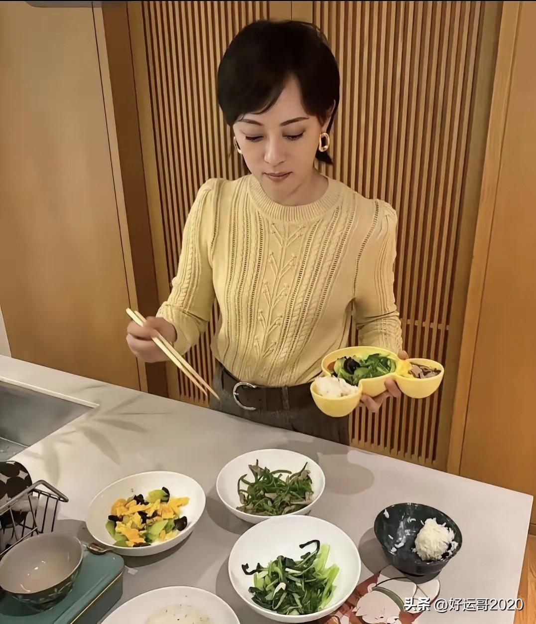 真没有想到这明星的餐桌上就吃一些这样的吃食，原来明星的好身材背后是“苦行僧”般的