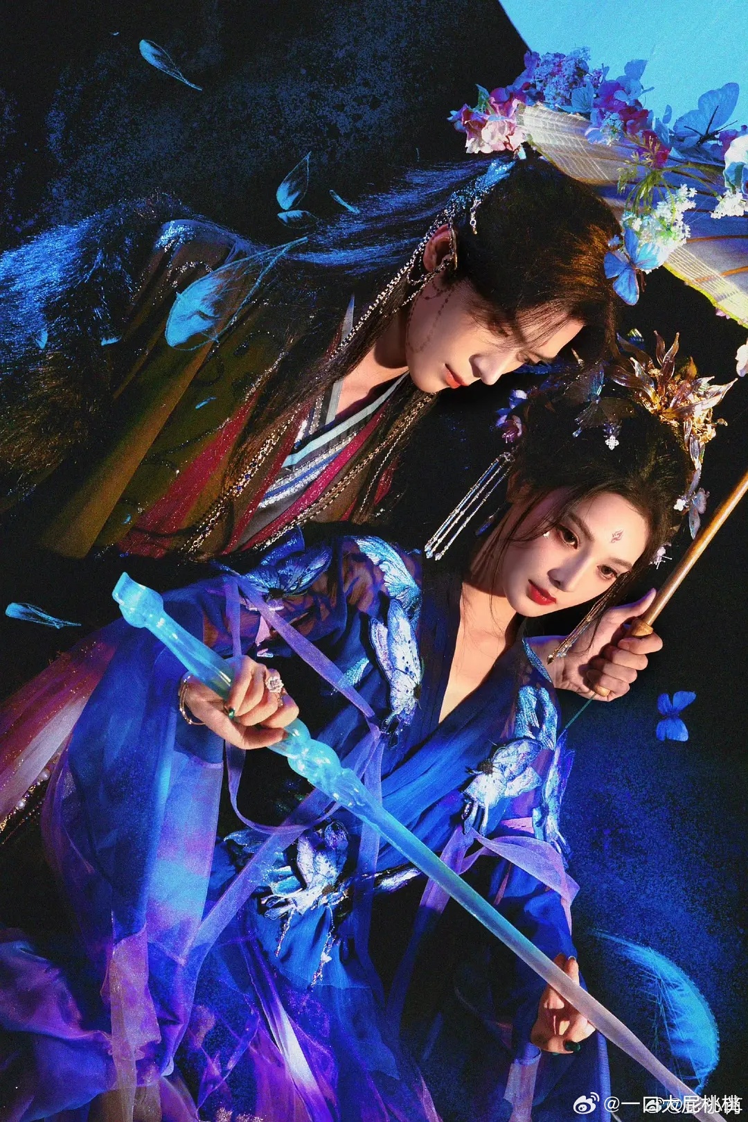 彭小苒暗河双人大片又一版，抱抱猫猫🦋 ​​​