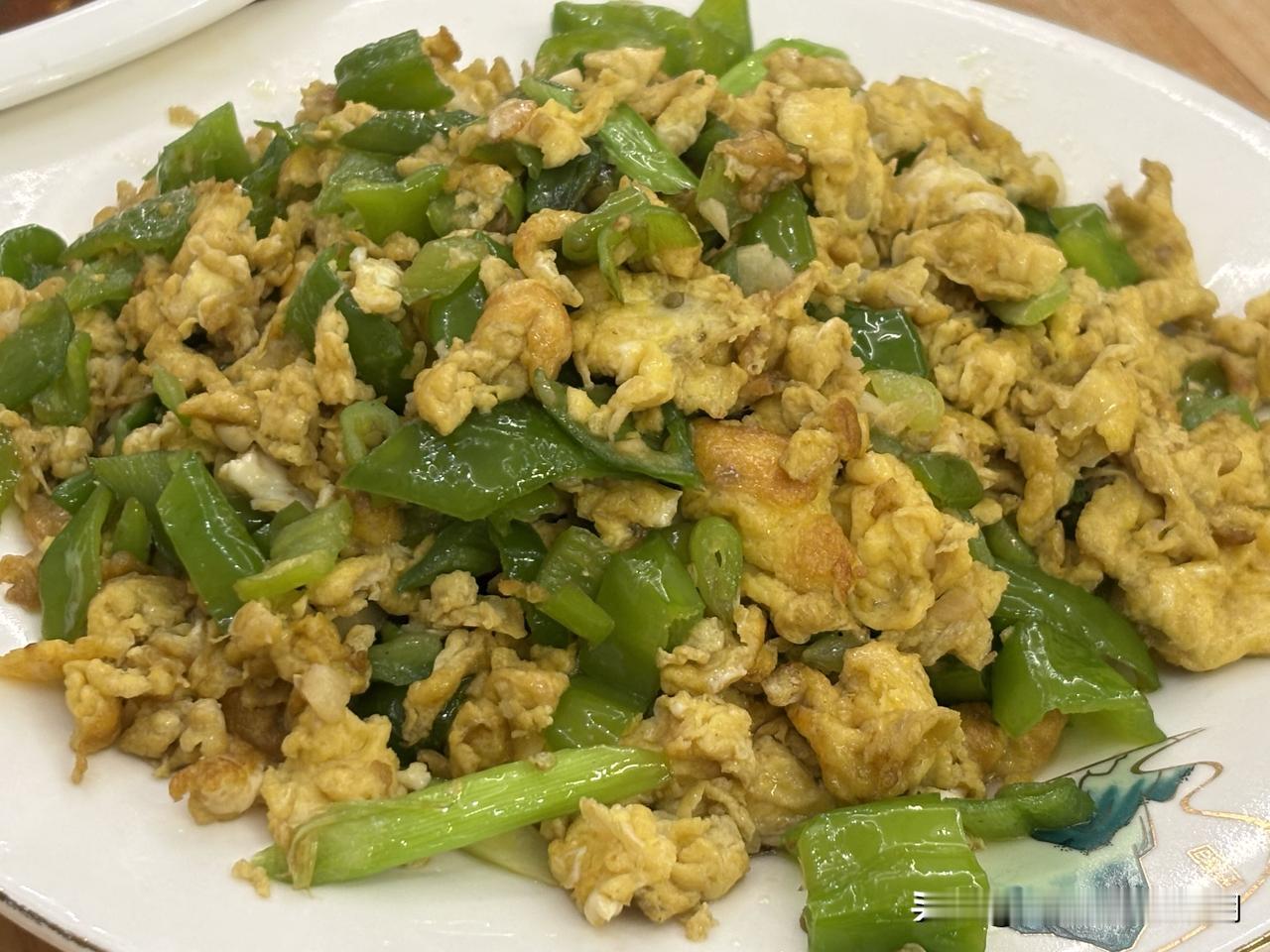 昨天下午写完文章后，上楼午睡。

至下午五点多醒来，看到手机上有几条信息。

是