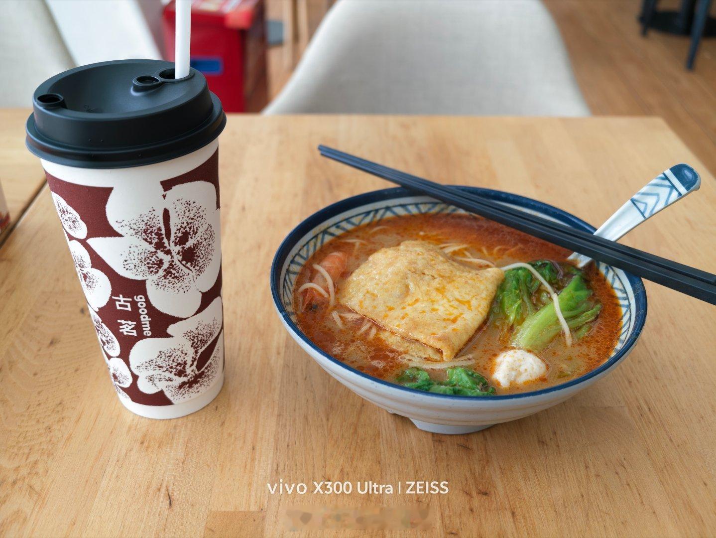 在机场吃上了沙茶面，喝上了古茗~到底啥时候能吃上龙虾沙茶面啊！一日三餐好好吃饭