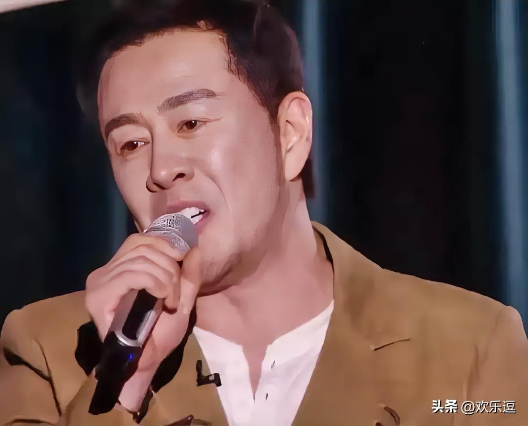 看过杨坤在歌手舞台垫底出局，抛开唱功不谈，这份豁达心态，远比名次珍贵
 
很多老