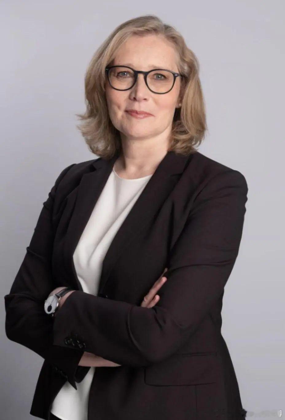【华晨宝马首位女CEO上任】6月6日，华晨宝马宣布重要人事变更，宝思齐女士将于2