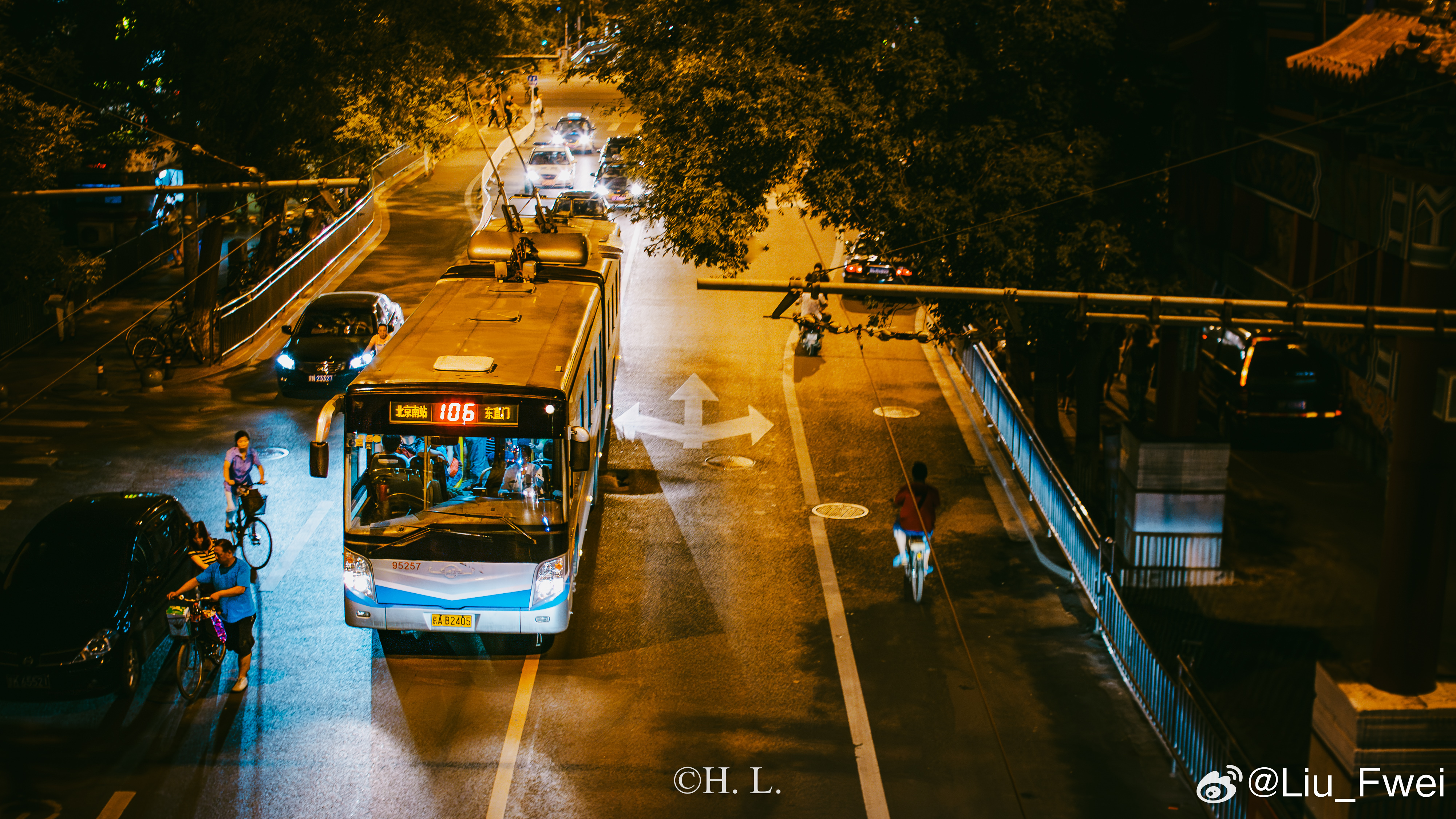 北京106路华宇牌铰接式无轨电车无轨电车