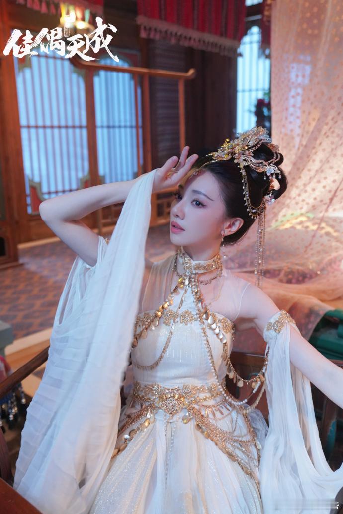 这下轮到王鹤润刀任嘉伦了任嘉伦真的焊死在被刀赛道了，几乎每部剧都逃不过被捅名场面