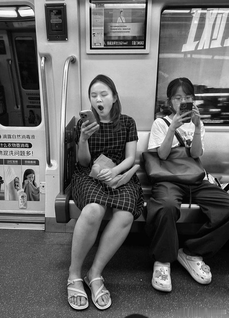 摄影人  街拍厦门：王鹭佳2026在路上？摄影人选择了人文纪实摄影，也就记录了生