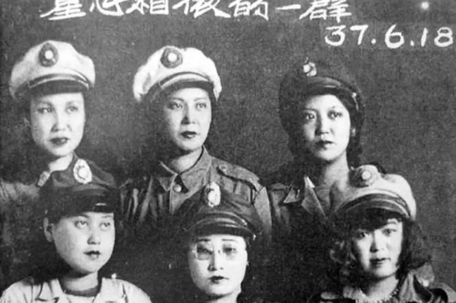 1948年拍摄的6位国民党女特务合照！照片中她们表情阴冷，令人不寒而栗。

19