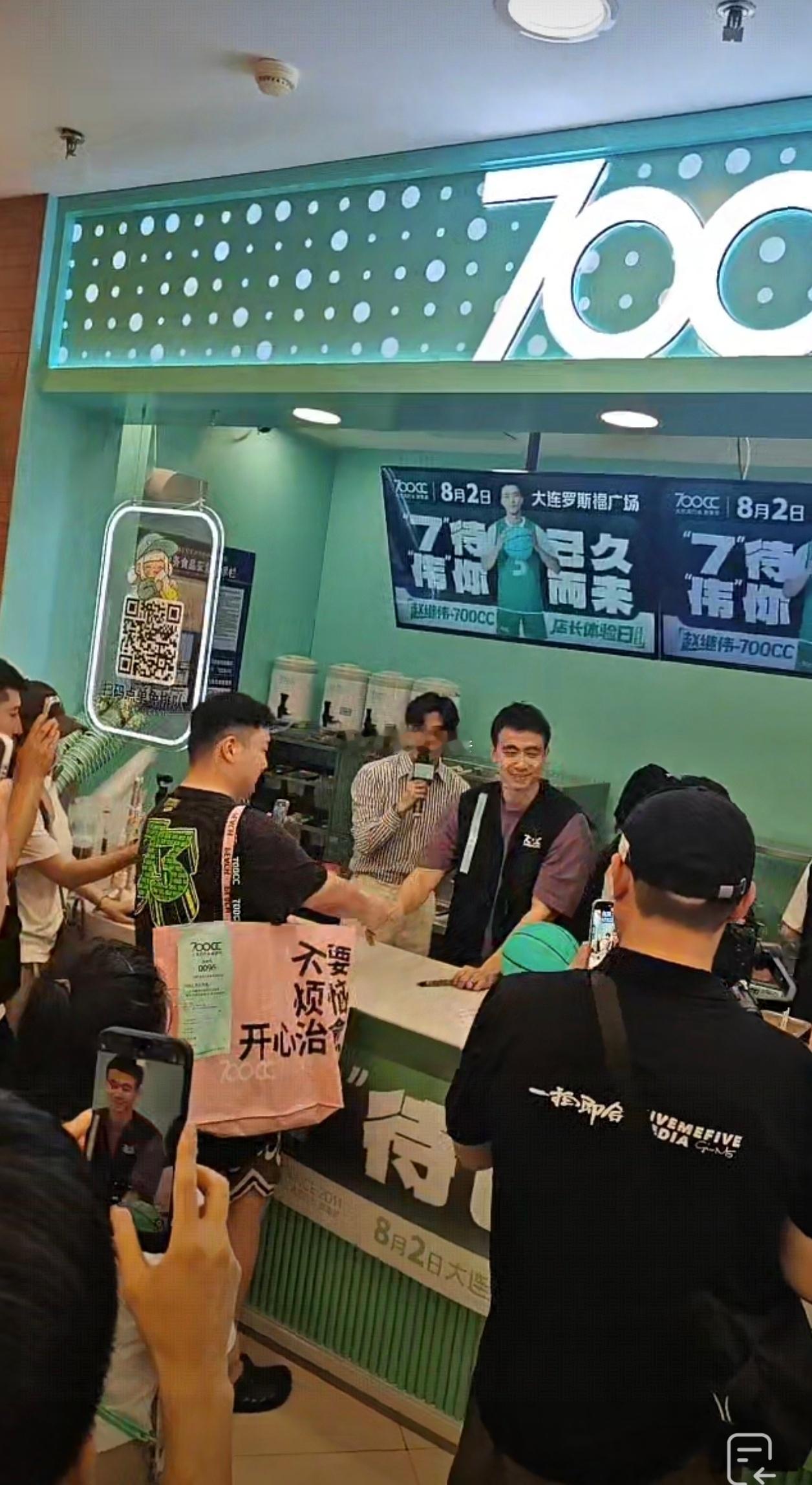小伙  你咋长得像辽宁队一个球员呢[二哈] ​​​