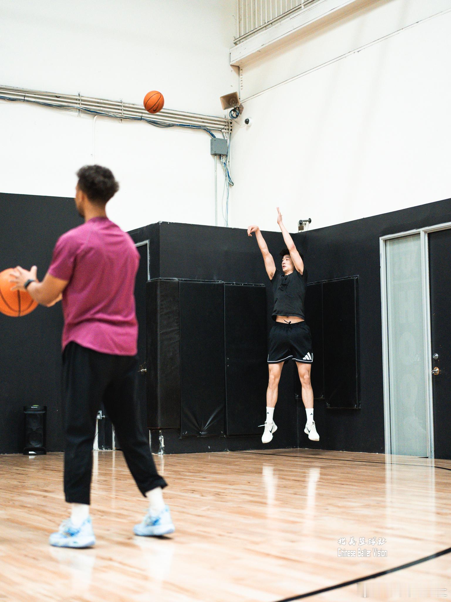 石奎和隰泰诚今天结束了在洛杉矶跟随Chris Johnson团队为期一个月的训练