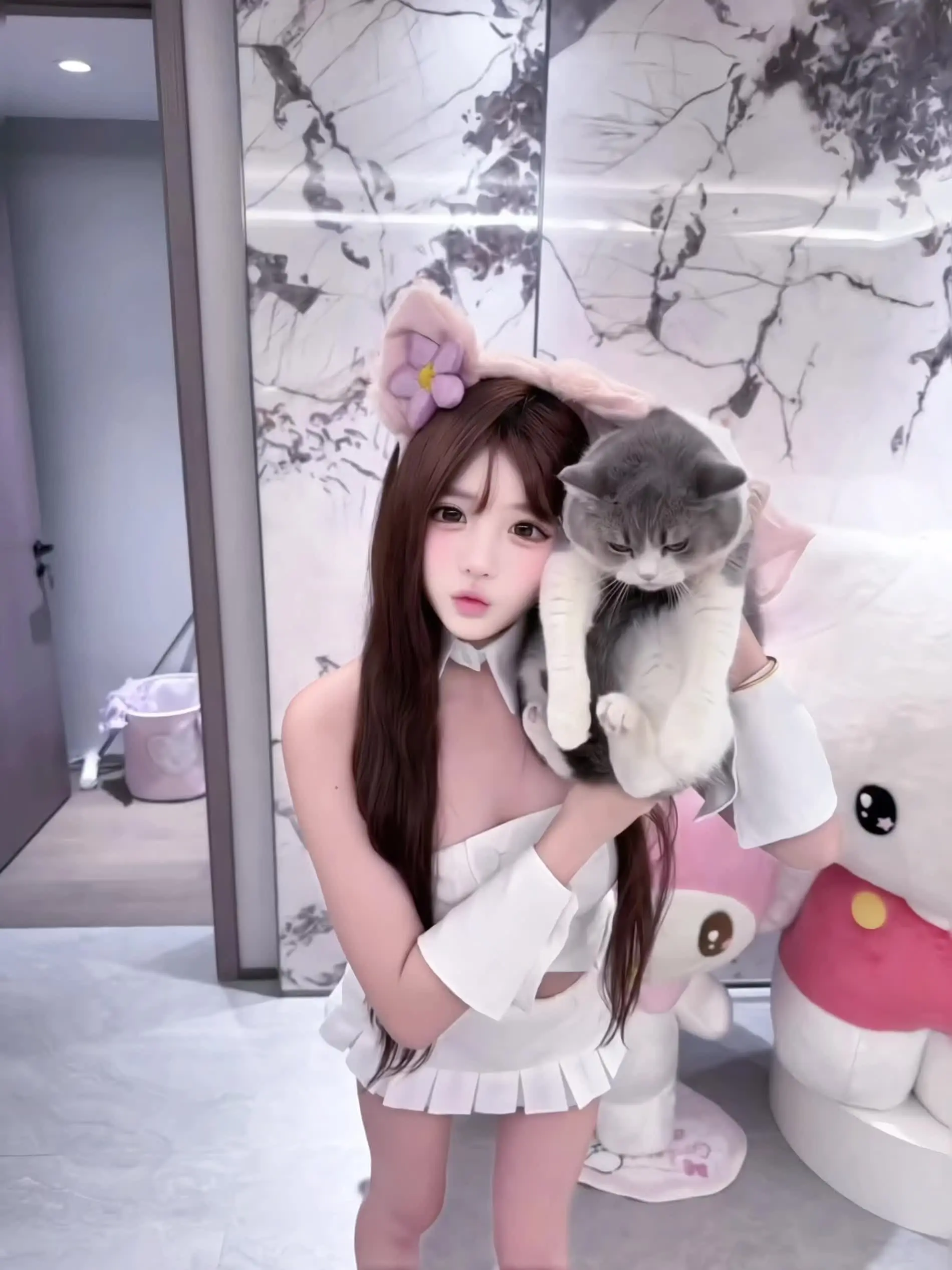 用新派的方式约我 要开豪车 要带礼物 要 去吃漂亮饭或米其林 再给我转5万块钱