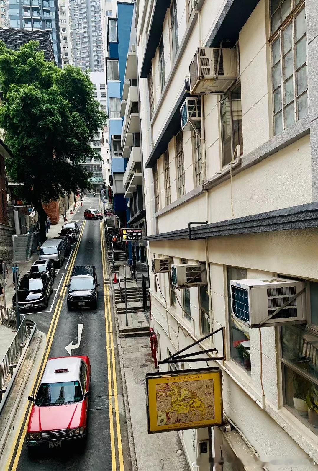 香港随处好春光  上次去香港没玩够，去了尖沙咀拍了一下街景🏙️红色的出租车，港