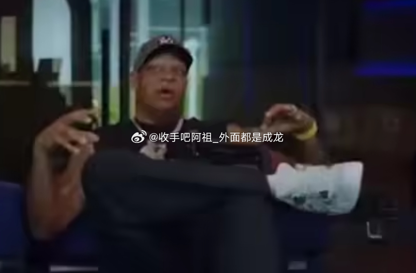 在昨日经历加时赛遭森林狼逆转后，火箭队更衣室气氛再次成为外界焦点。前NBA球员、