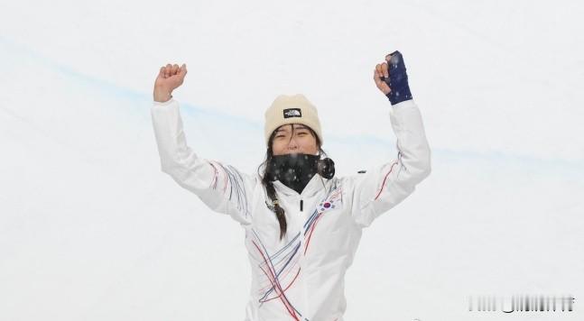 韩国17岁小将崔佳恩夺金拿满奖励！
17岁3个月的崔佳恩，在米兰冬奥女子U型场地