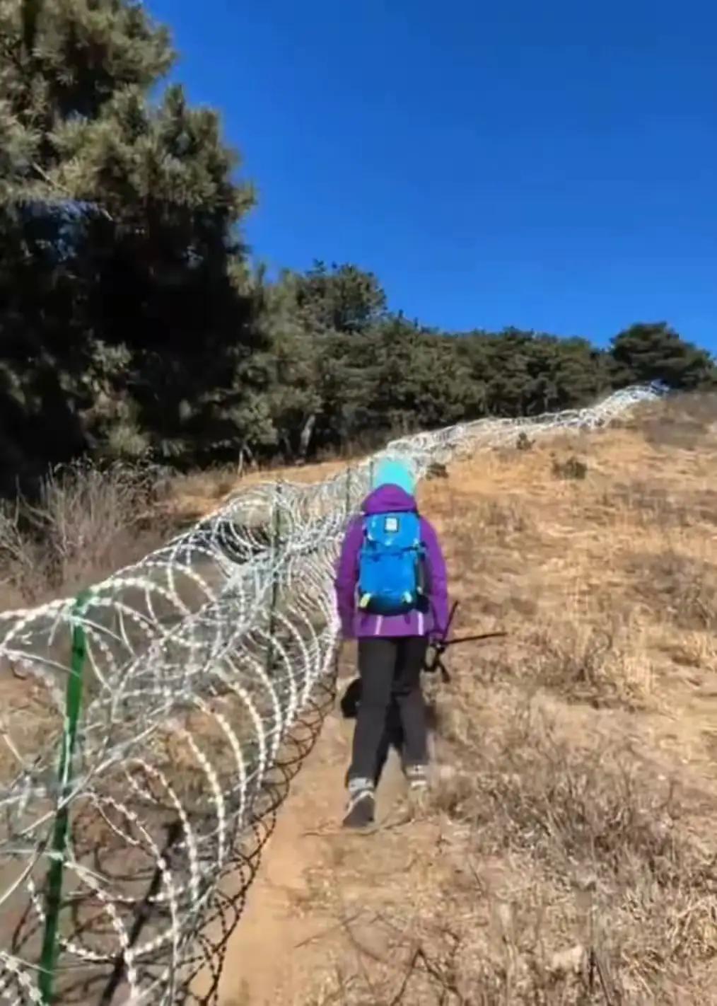 泰山被围这件事儿越想越不对劲儿，围起来干什么？拦人还是拦野生动物？如今，天上有北