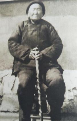 1941年，马宗英弄到了300发子弹，正准备送给八路军，路上却遭到了伪军检查，谁